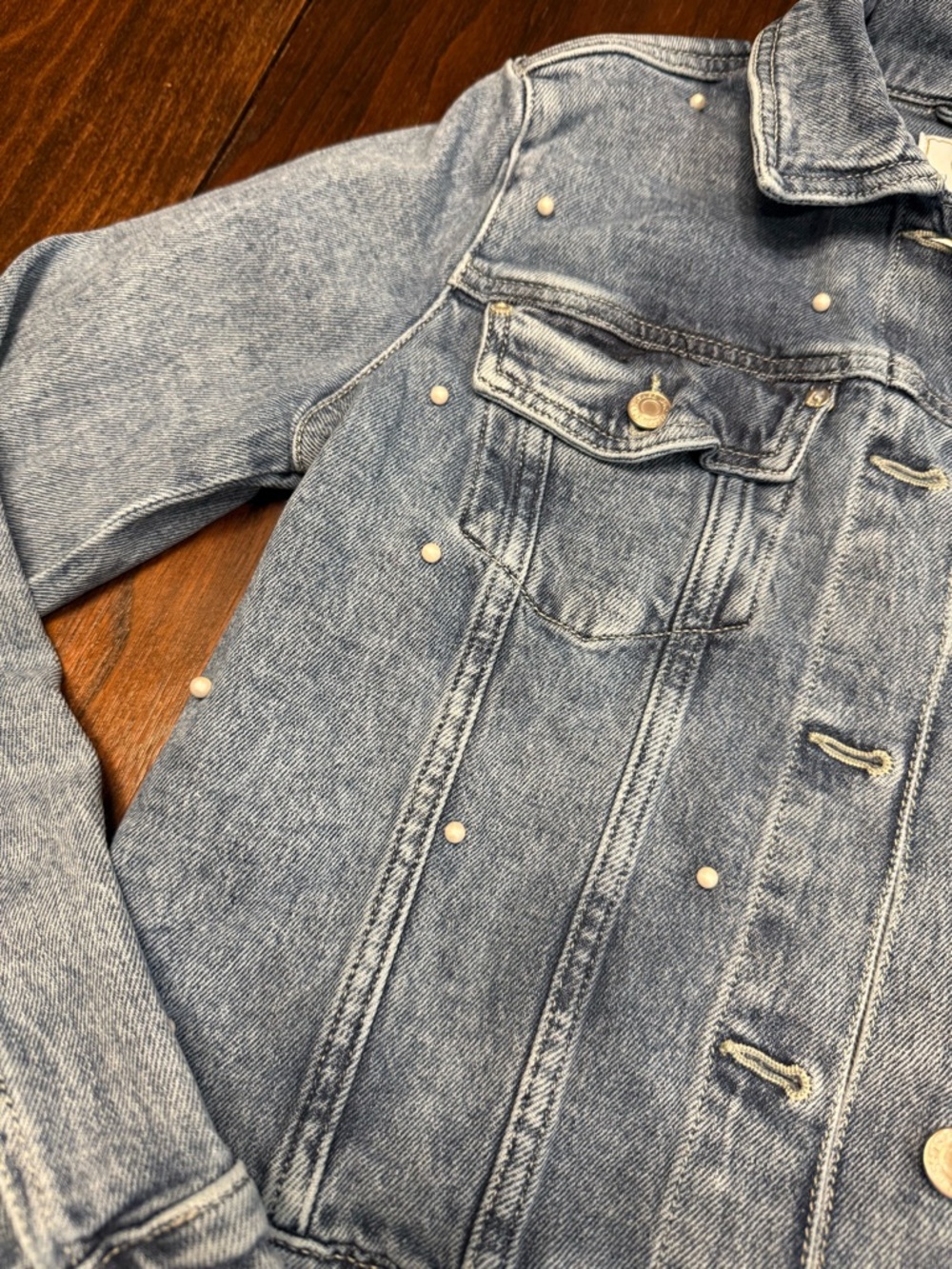 Vintage GUESS Pearl Denim Jacket. Y2K Light Wash Embellished Cropped Jean Coat S - Picture 5 of 16